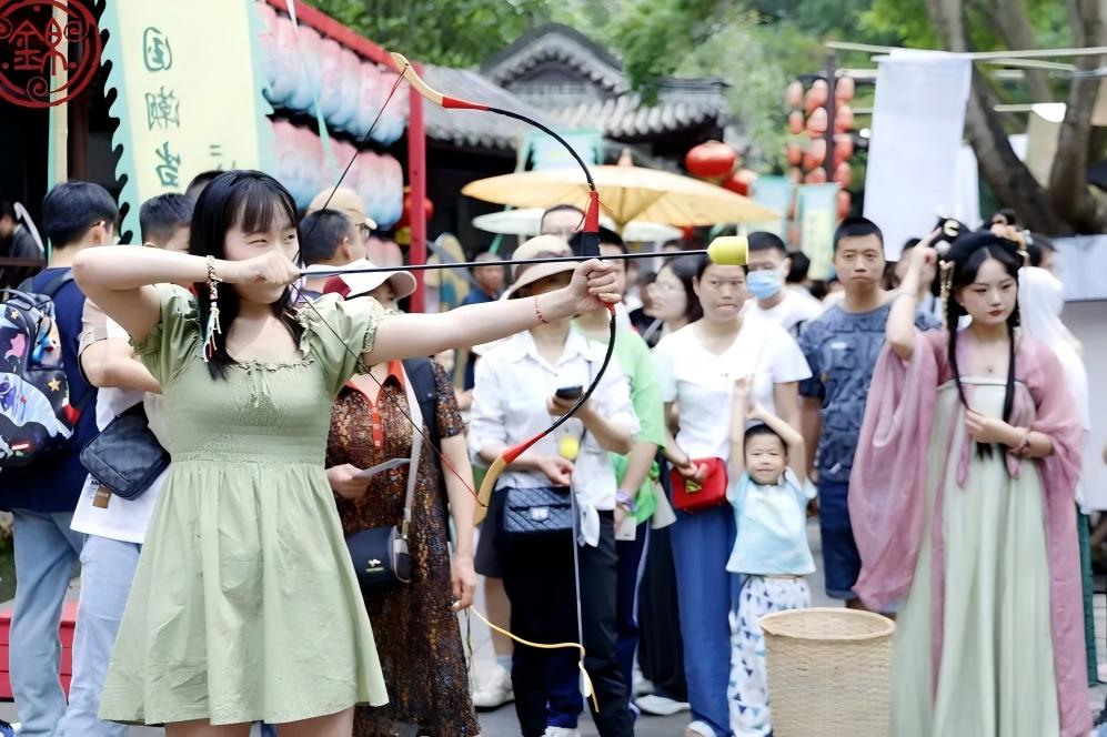 Chengdu, Sanxingdui Museum and Lost Plate Food Tour