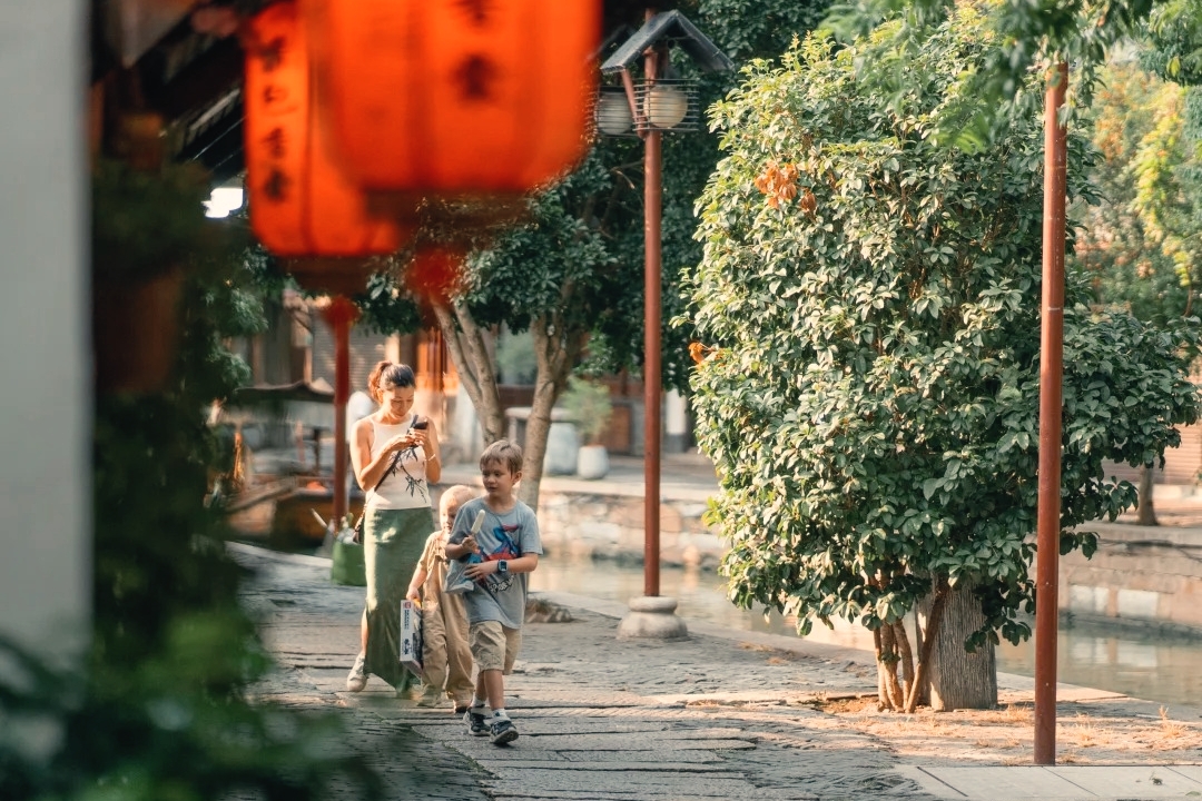 One-Day Tour to Zhujiajiao Water Town