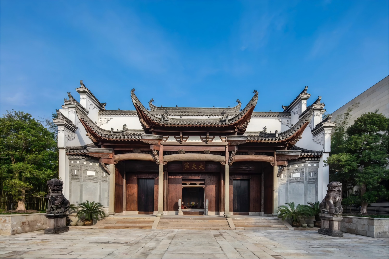 One-Day Tour to Zhujiajiao Water Town