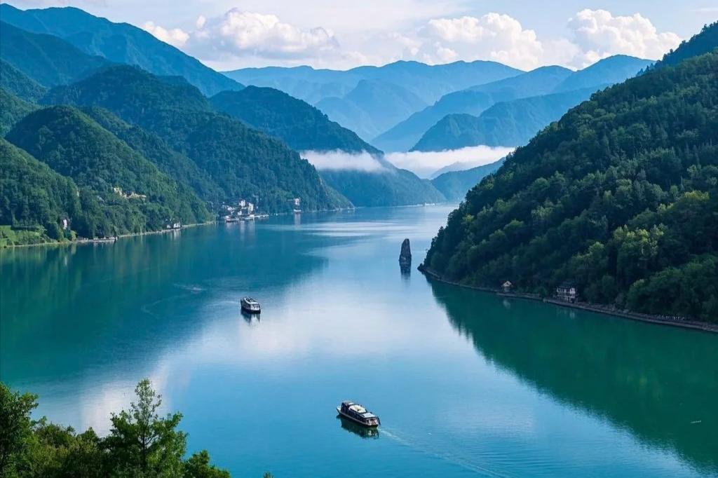 Xin'an River Trekking