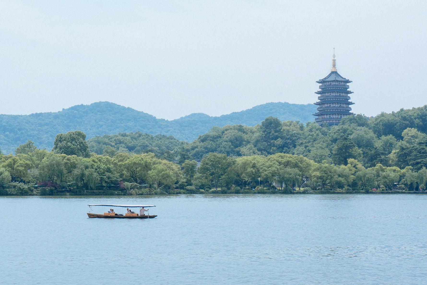 Arrival, Boat Tour on the West Lake, Lingyin Temple, Fei Lai Feng, Dragon Well Tea Plantation