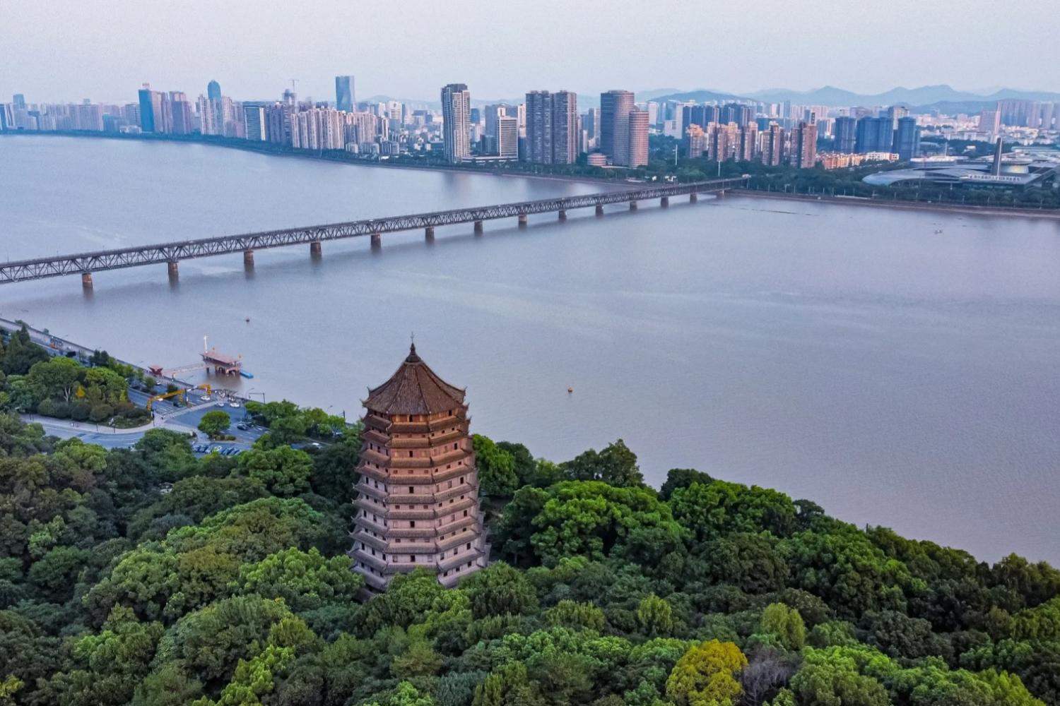 Six Harmonies Pagoda, Museum of Traditional Chinese Medicine, Departure