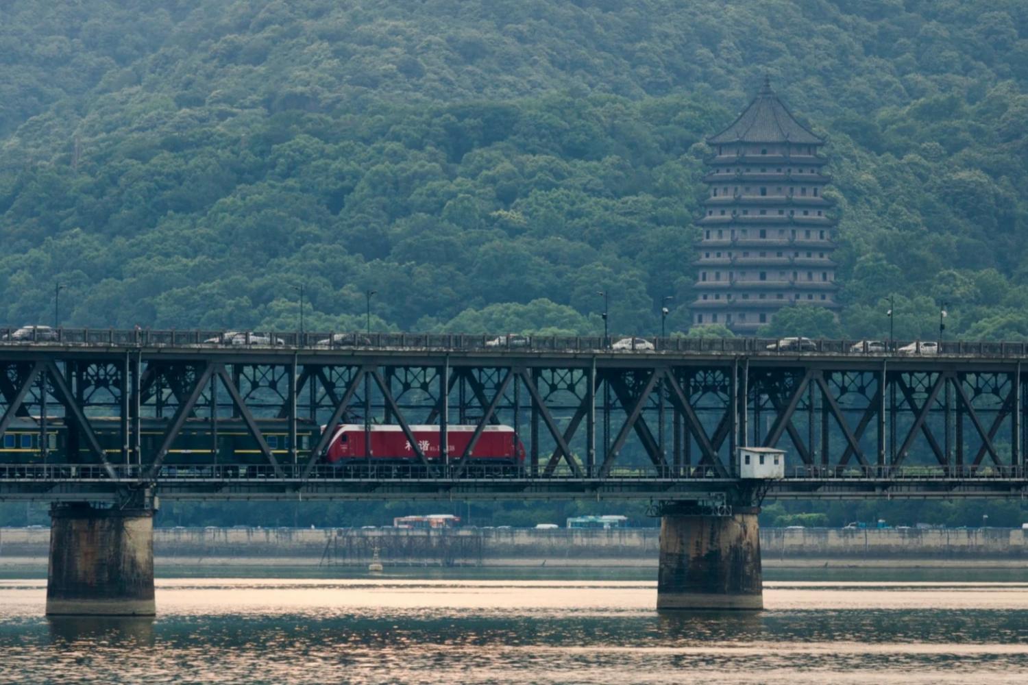 Six Harmonies Pagoda, Museum of Traditional Chinese Medicine, Departure