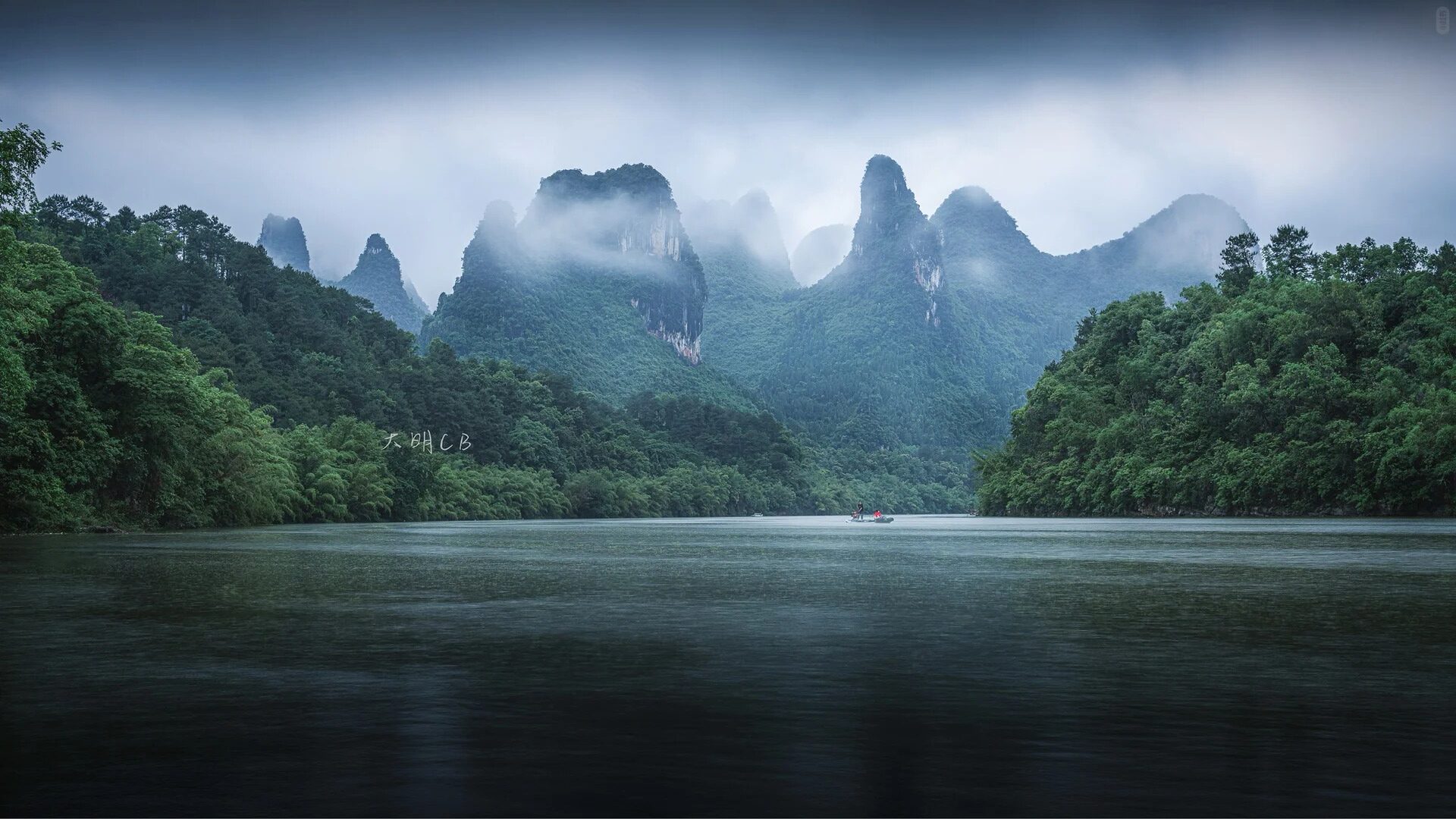 Board the Cruise and Enjoy the Picturesque Scenery