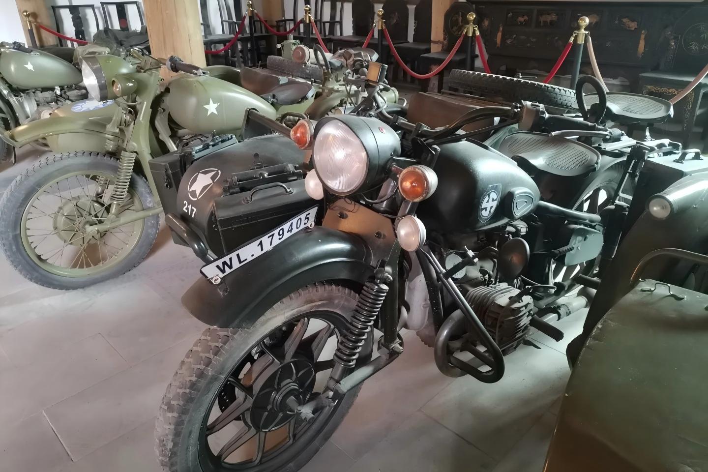 Historical Insights & City Icons